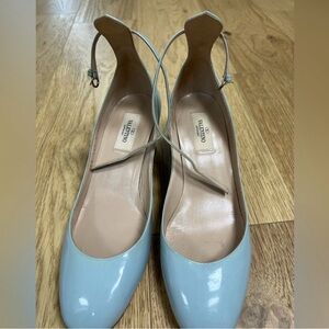 Valentino Garavani Women's Blue Leather Pumps 38 1/2 very good used condition
